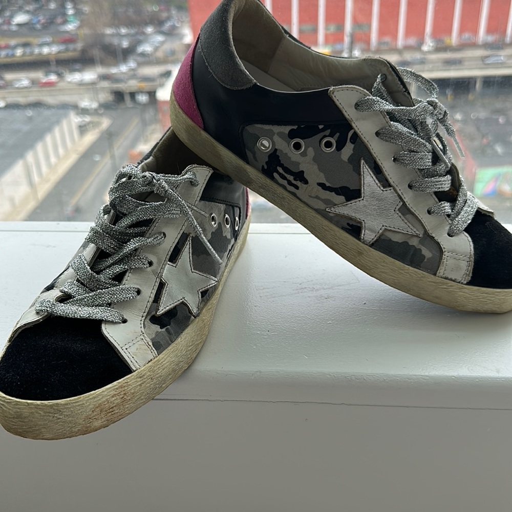 Golden goose , The Superstar Sneaker, size 41
Minimally worn